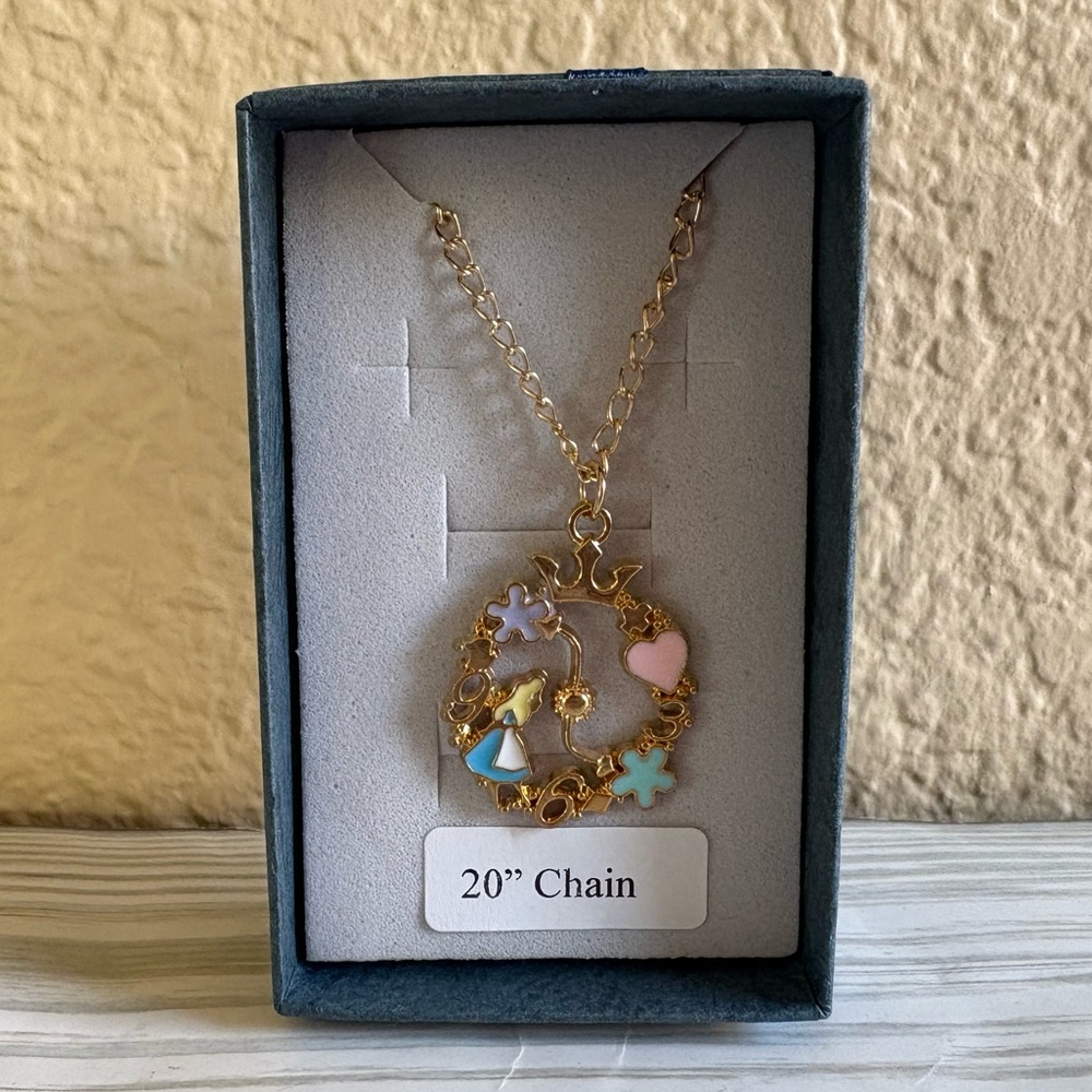 🍄Disney Inspired Alice in Wonderland Necklace